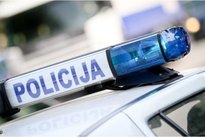 Jēkabpilī policija pieķērusi nepilngadīgu jaunieti reibumā pie auto stūres 
