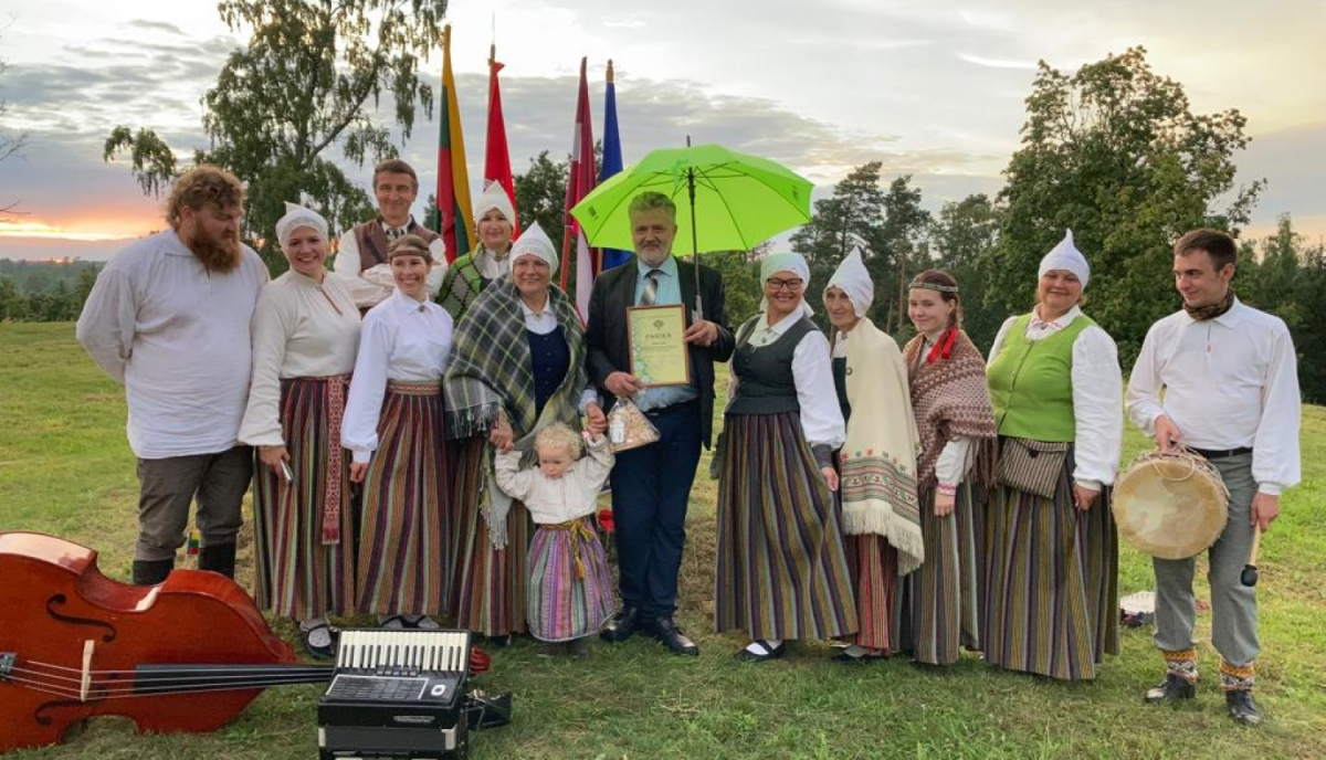 Atašienes folkloras kopa "Vīraksne" piedalās Lietuvas Karaļa Mindauga kronēšanas dienā