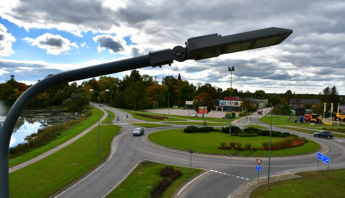 Jēkabpilī un novada apdzīvotajās vietās no septembra naktī atslēgs katru otro trešo ielu apgaismojuma lampu. Taupīs budžeta līdzekļus