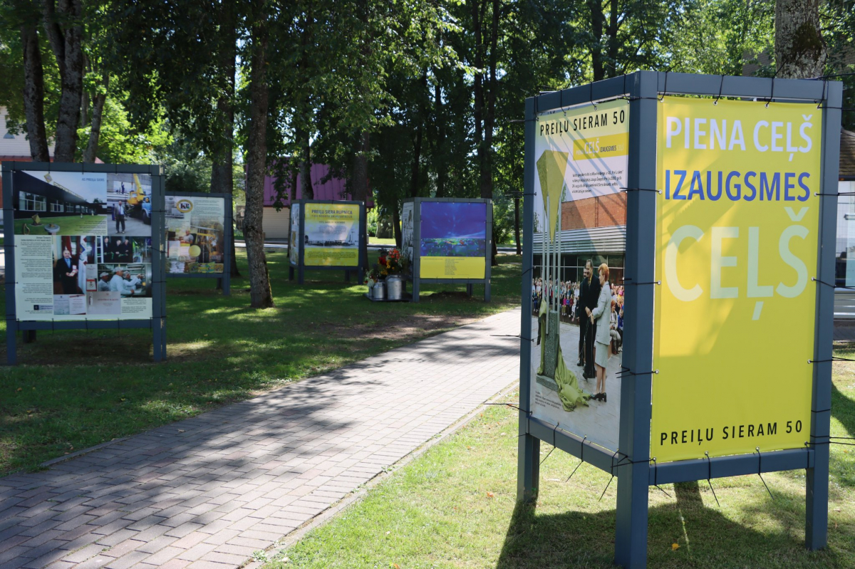 Preiļu novada svētku laikā īpaši tika godināts AS “Preiļu siers”