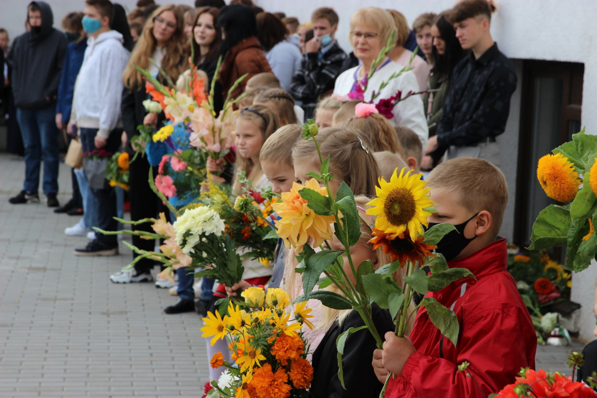 Jaunajā mācību gadā 568 izglītības iestādēs skolas solos sēdīsies vairāk nekā 219 000 skolēnu