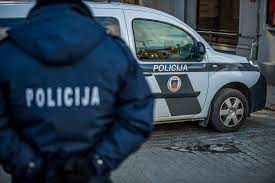 Policijas statistika: Autovadītāji bēg no avārijas vietas, brauc dzērumā un auto apmētā ar atkritumiem