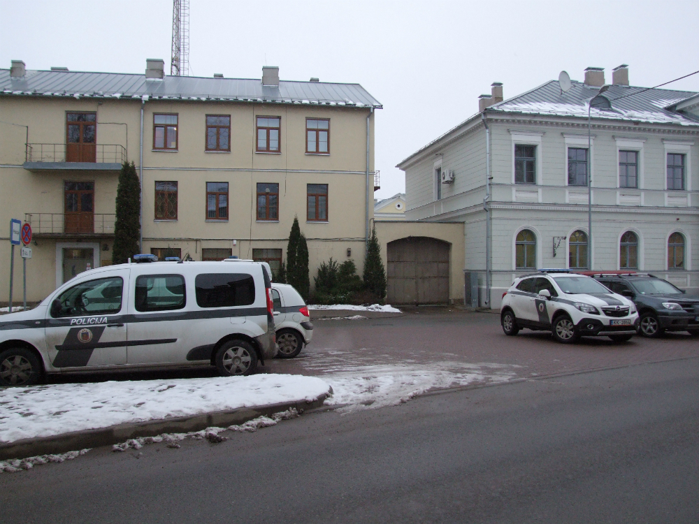 Jēkabpils policijā vērsusies sieviete, kurai izkrāpta nauda, solot pārdot bērnu zābakus