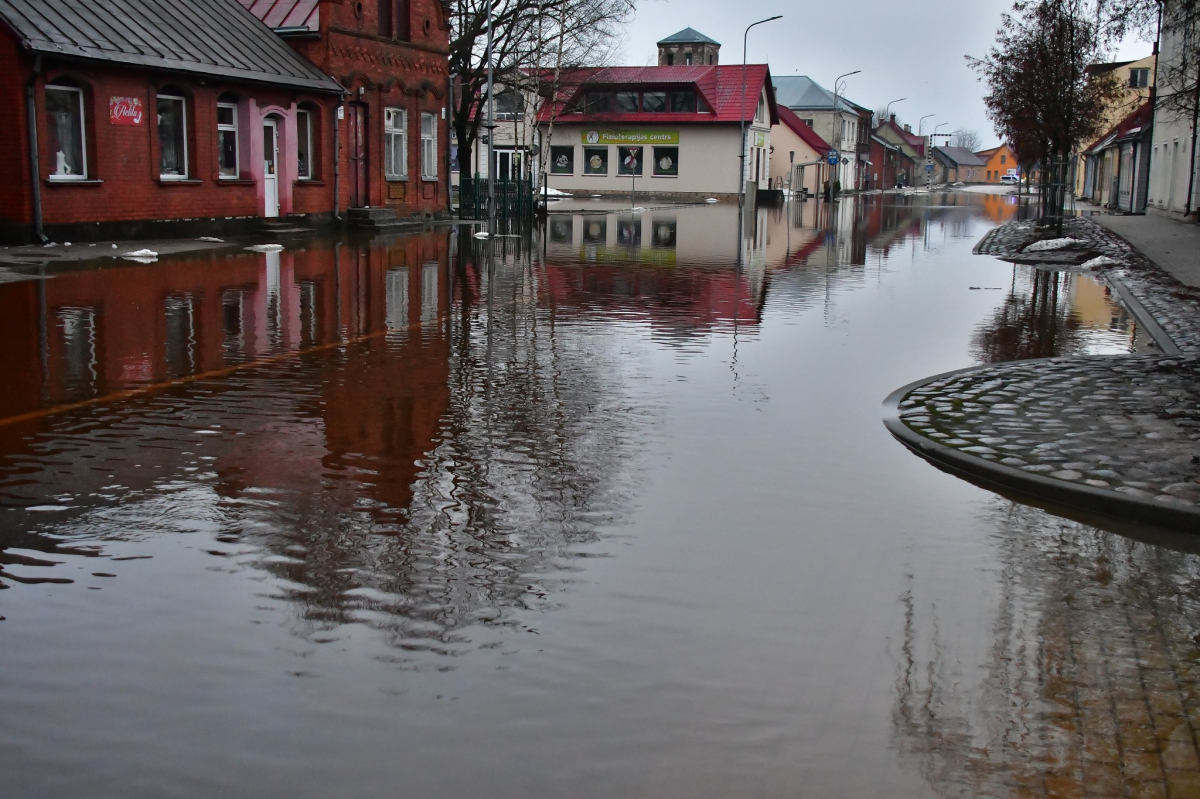 Kariņš sasauc Krīzes vadības padomes sēdi par situācijas attīstību Jēkabpilī