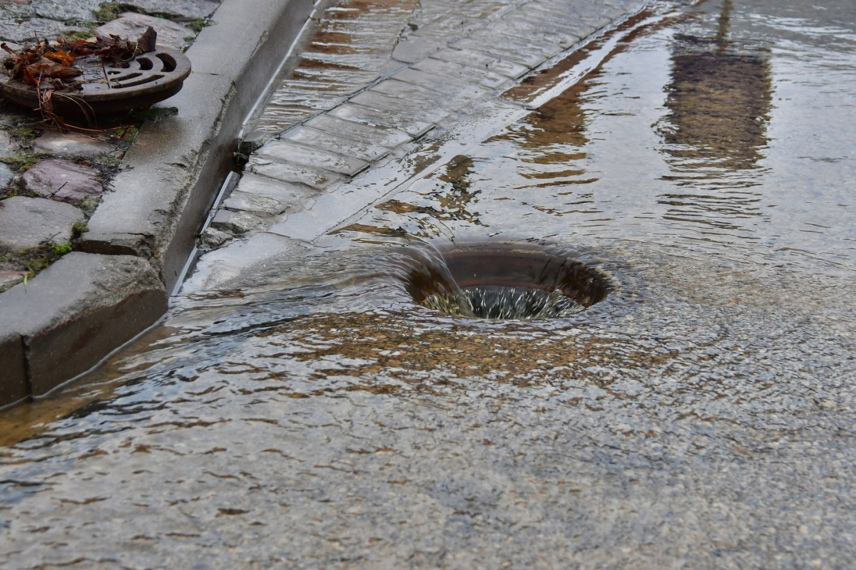 SIA “Jēkabpils ūdens” aicina iedzīvotājus plūdu laikā atslogot centralizētos kanalizācijas tīklus
