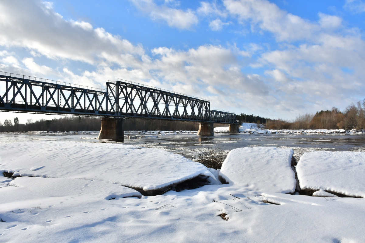 Daugavā pie Zeļķiem ūdens līmenis pazeminājies par metru