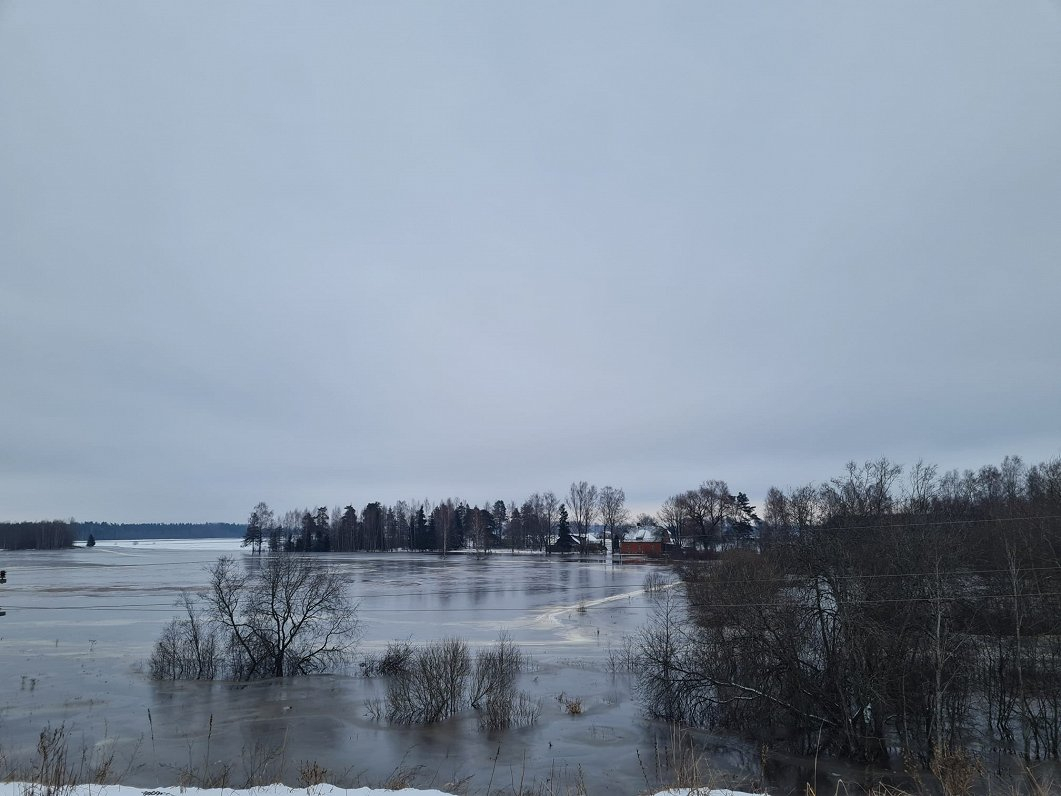 Dunavā nogādātas desmit gultas un guļammaisi, sagatavota motorlaiva, ūdens līmenis Daugavā lēni turpina kāpt