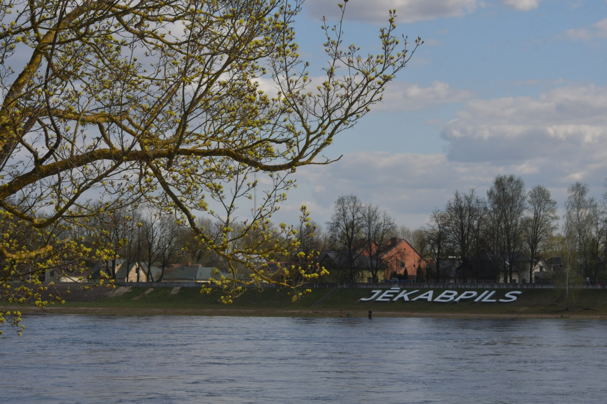 Ūdens līmenis Daugavā pie Jēkabpils pazeminājies par diviem metriem
