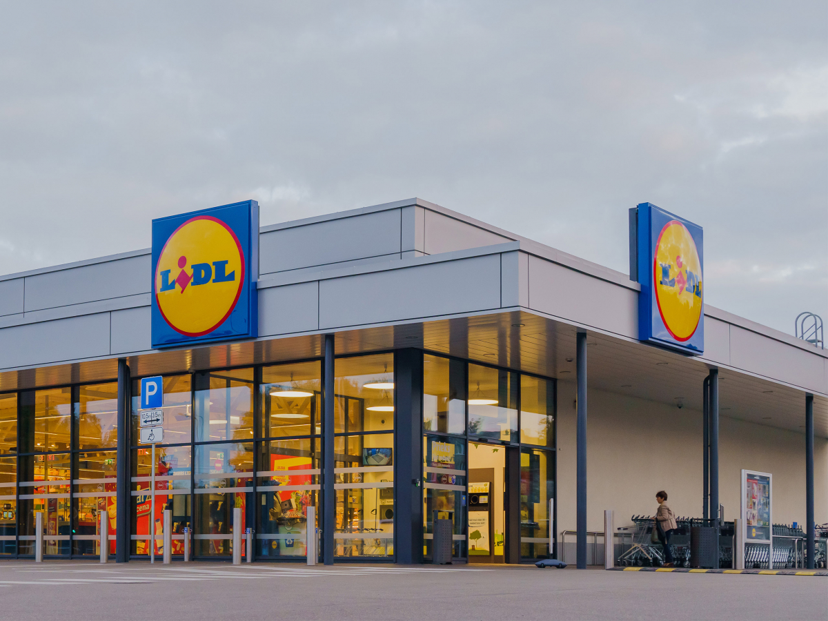 “Lidl” turpina cenu samazinājumu visās pārtikas pamatgrupās