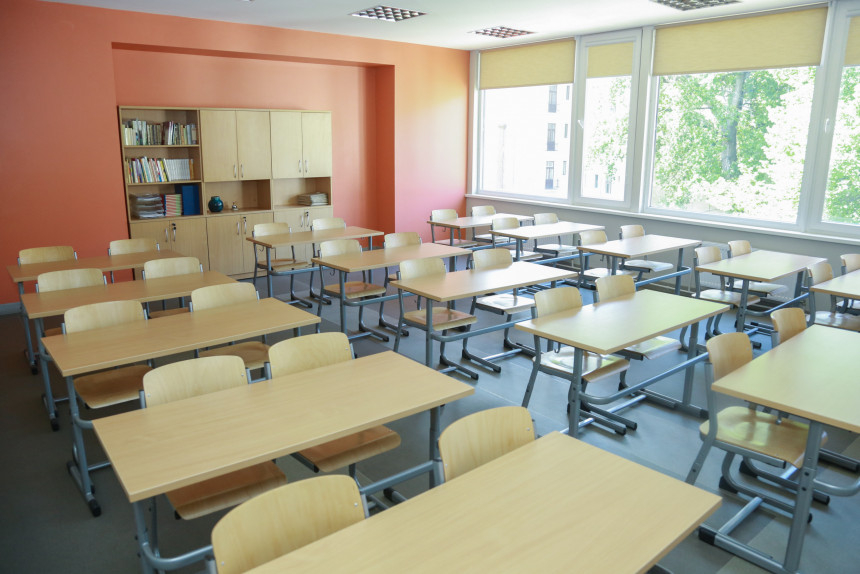 IZM piedāvā mainīt skolu finansēšanas modeli un prasīt obligātu skolēnu minimālā skaita ievērošanu no 7.klases