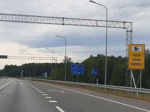 Vidējā ātruma kontroles iekārtas uzstādītas 16 posmos, arī Krustpils-Stūrnieki