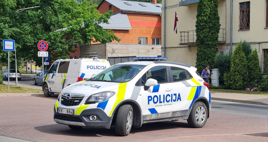 Valsts policija lūdz atsaukties aculieciniekus uzbrukumam vīrietim Jēkabpils pilsētas svētku nakts pasākuma laikā