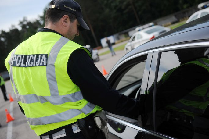 Policija Salā, Viesītē un Rudzātos pieķer velosipēdistus un autovadītāju reibumā