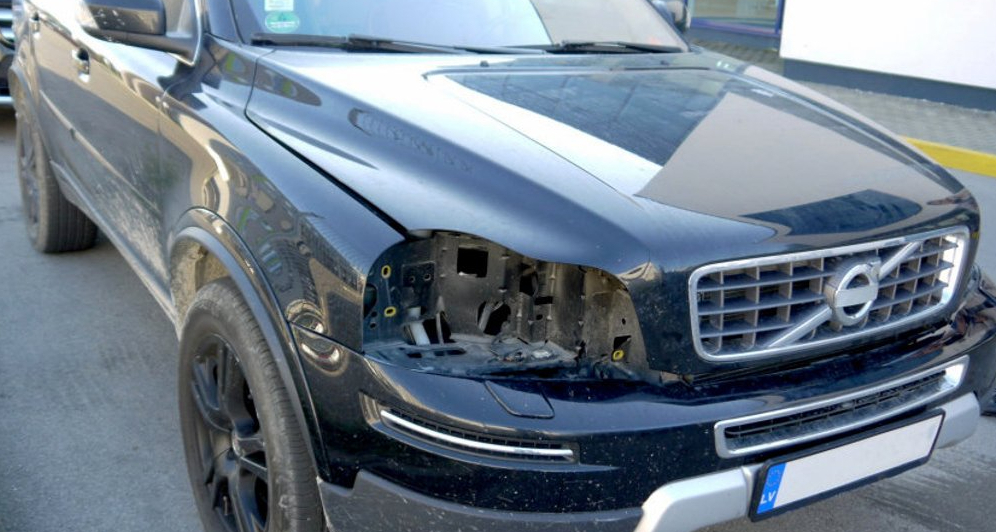 Iespējams, Jēkabpilī uzdarbojas vandaļi, ziņo policijai par izsistu automašīnas lukturi tai stāvot pagalmā