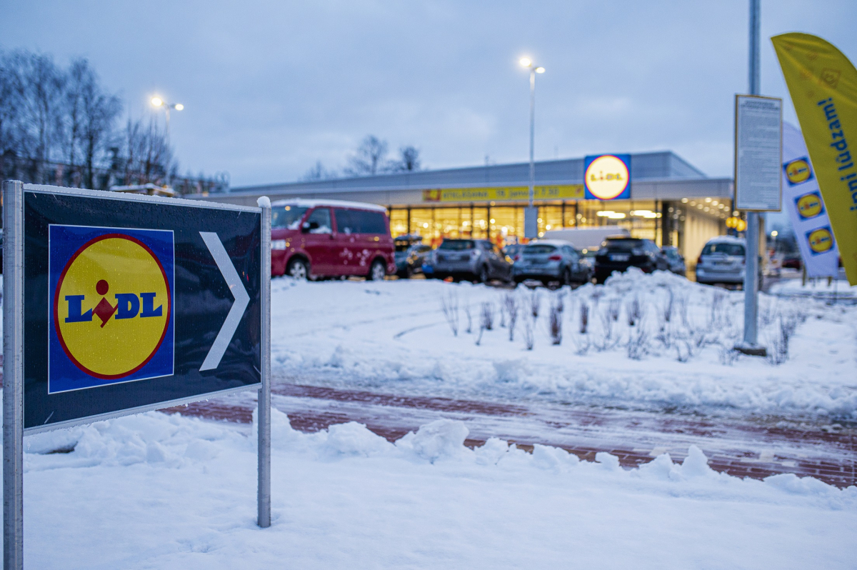 Šonedēļ "Lidl" rīko pirmo "noliktavas izpārdošanu"; "Melnā Piektdiena" skaudībā nobālēs, sola veikals