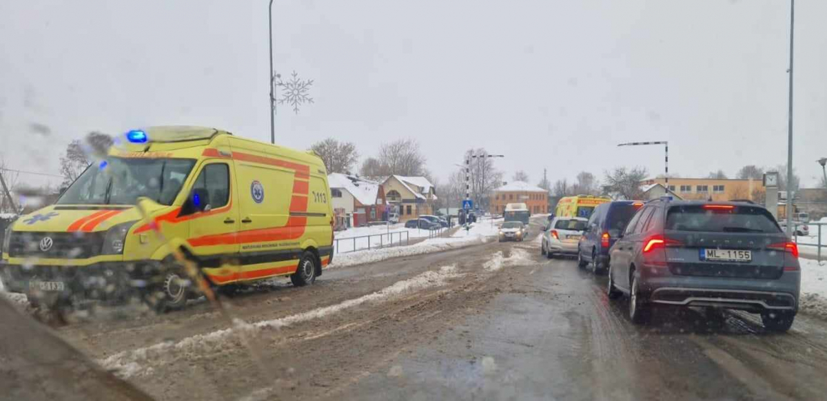 Jēkabpilī, Rīgas ielā autovadītājs notriec gājēju