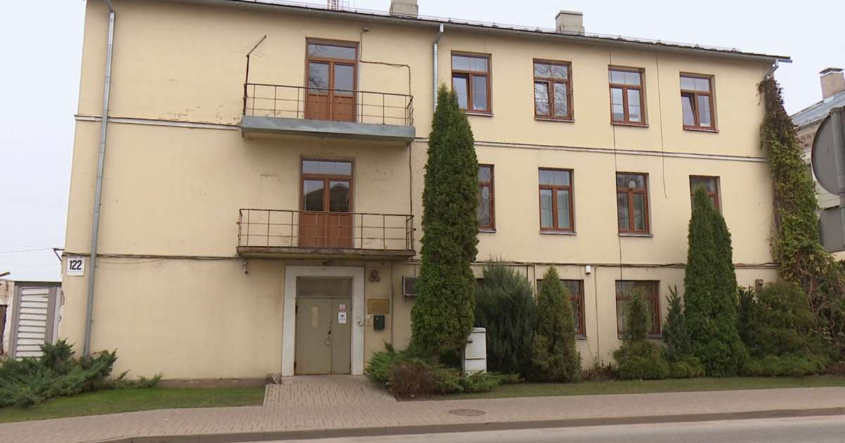 Jēkabpilī kārtējo reizi uzdarbojas vandaļi, apzīmējot mājas sienu