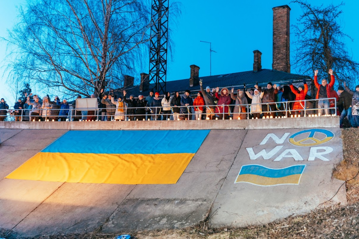 Solidarizējoties ar Ukrainu vienosies klusuma brīdī un radiostacijās skanēs Ukrainas himna