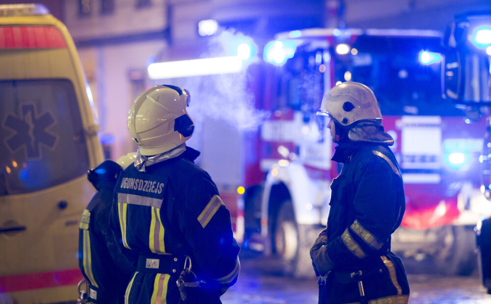 Ugunsgrēkos Latvijā pērn mazāk bojāgājušo, pieaudzis izglābto skaits