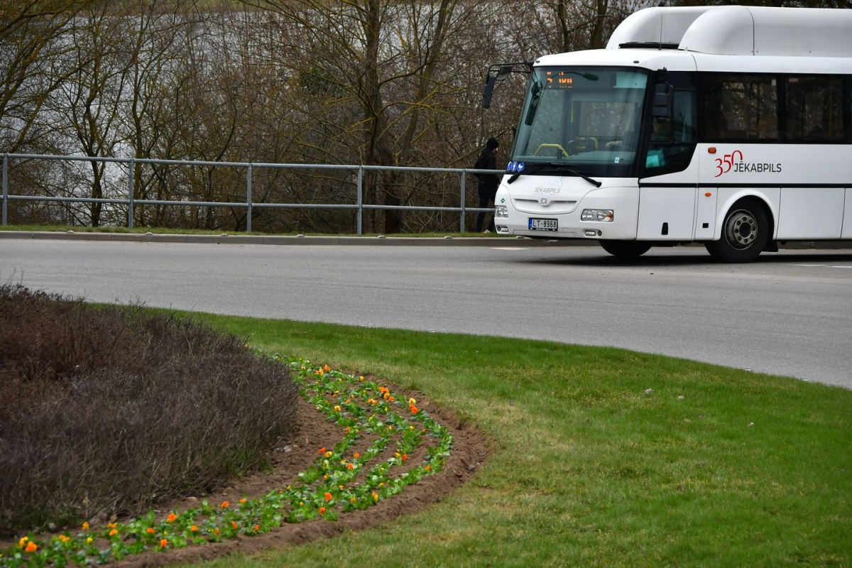 Jēkabpils pilsētas un reģionālie autobusi maija brīvdienās kursēs pēc svētdienas grafika