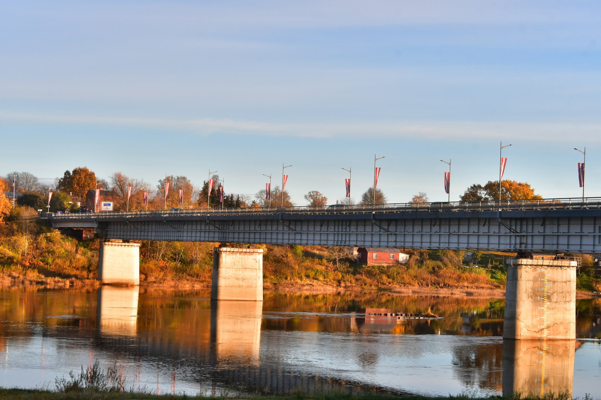 Jēkabpilieši izglābj vīrieti, kas no tilta ieleca Daugavā un slīka