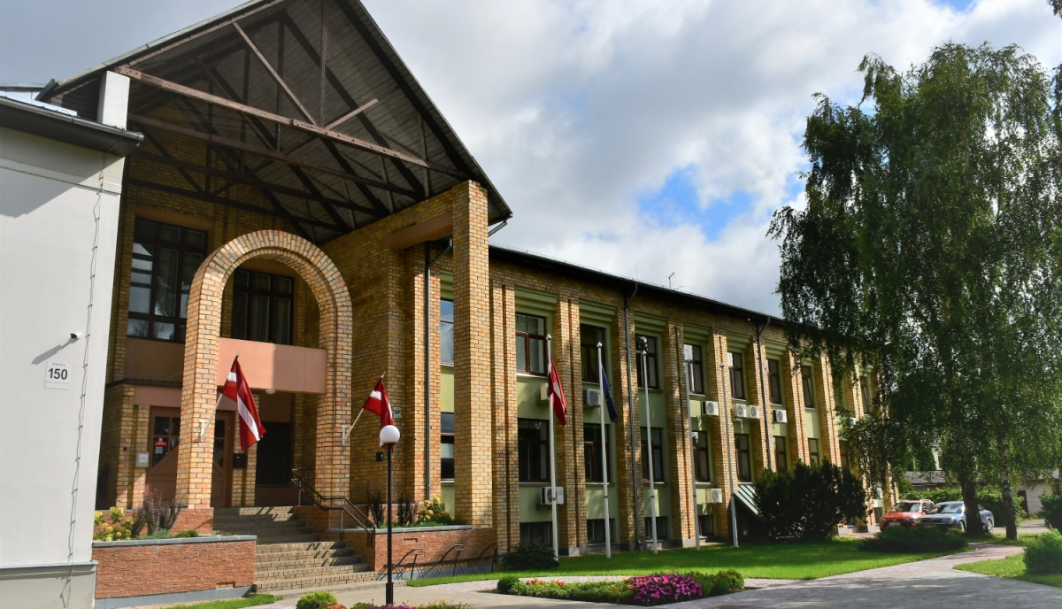 Jēkabpils novada domē turpinās jaunu štata vietu veidošana