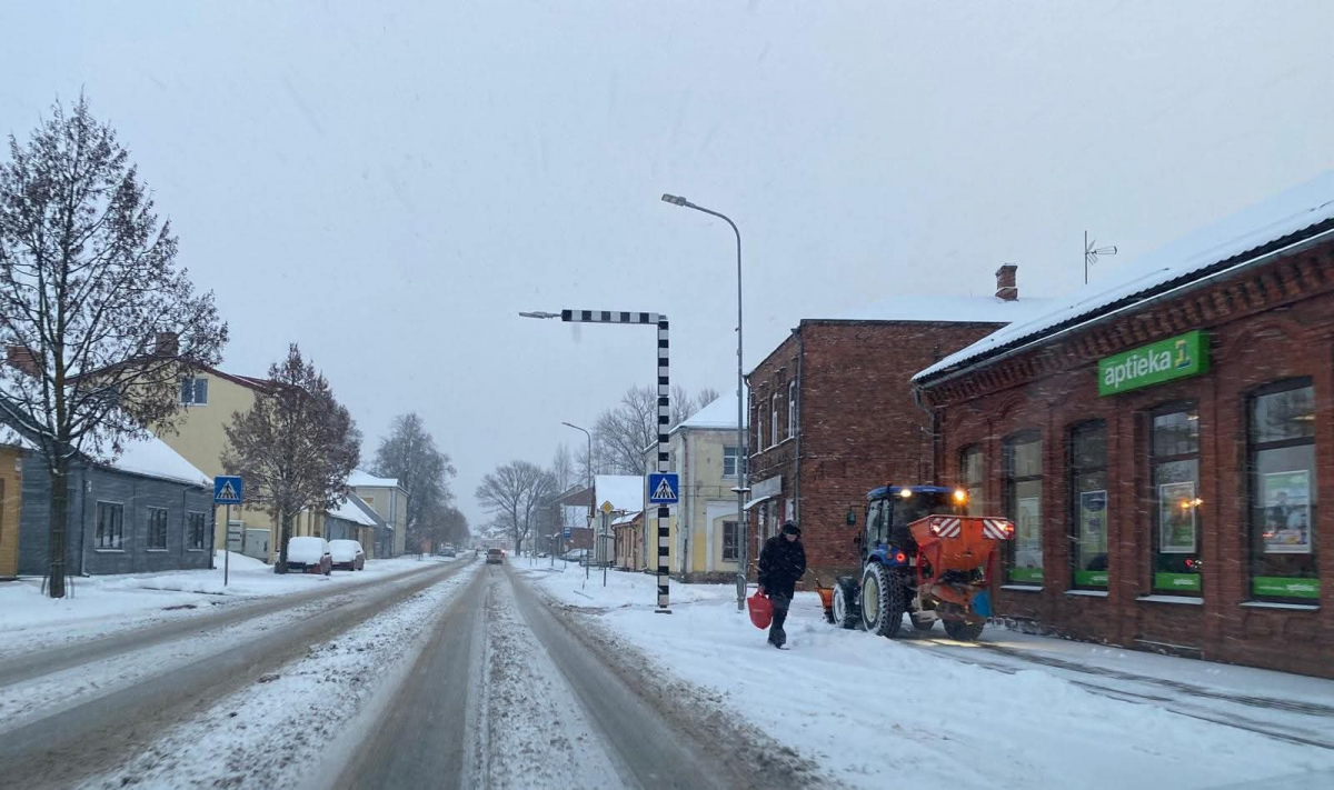 Jēkabpilī sniega tīrīšana norit no četriem rītā un turpināsies visu dienu
