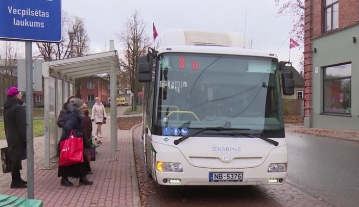 No 22.decembra līdz nākamā gada 5.janvārim Jēkabpils pilsētas maršrutu autobusi kursē pēc skolēnu brīvdienu grafika