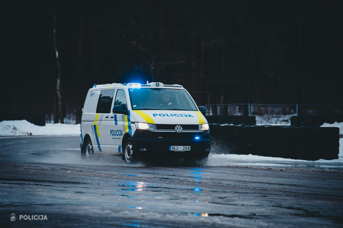 Ancenē aiztur autovadītāju 2,73 promiļu reibumā