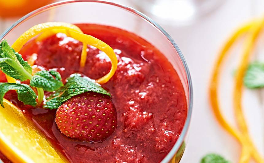 Valentīndienai - pikanto zemeņu deserts