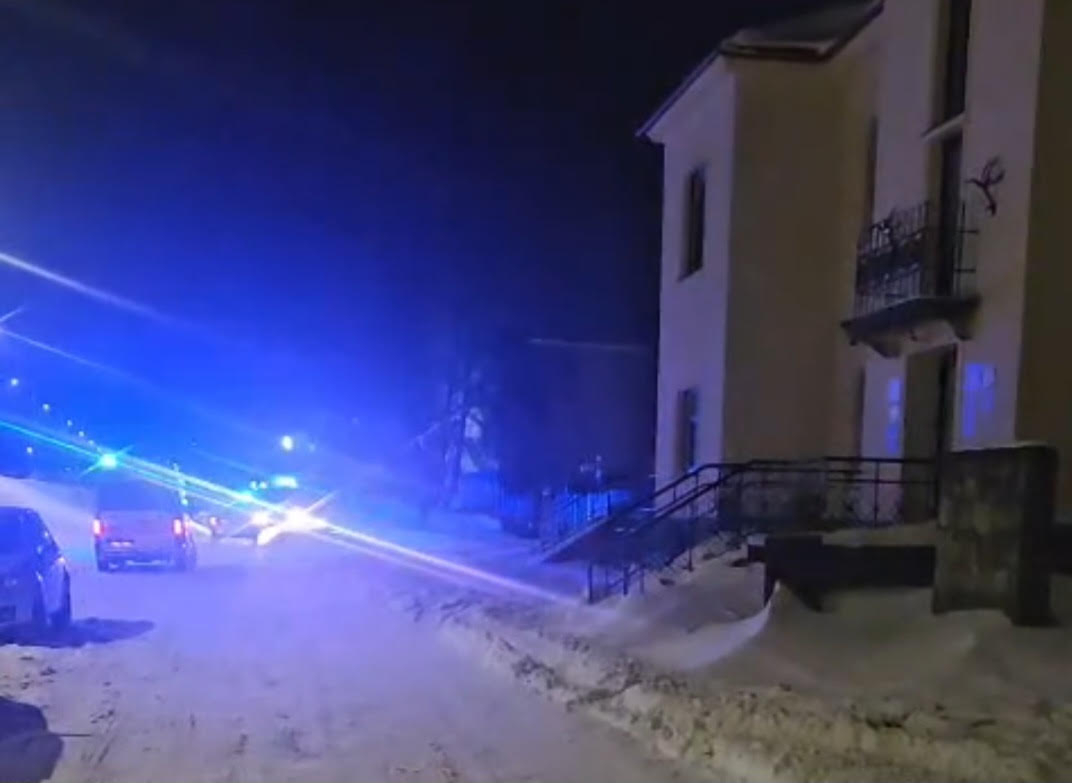 Aizkraukles novadā ugunsgrēkā izglābts cilvēks, Jēkabpilī dzēsta degoša saimniecības ēka