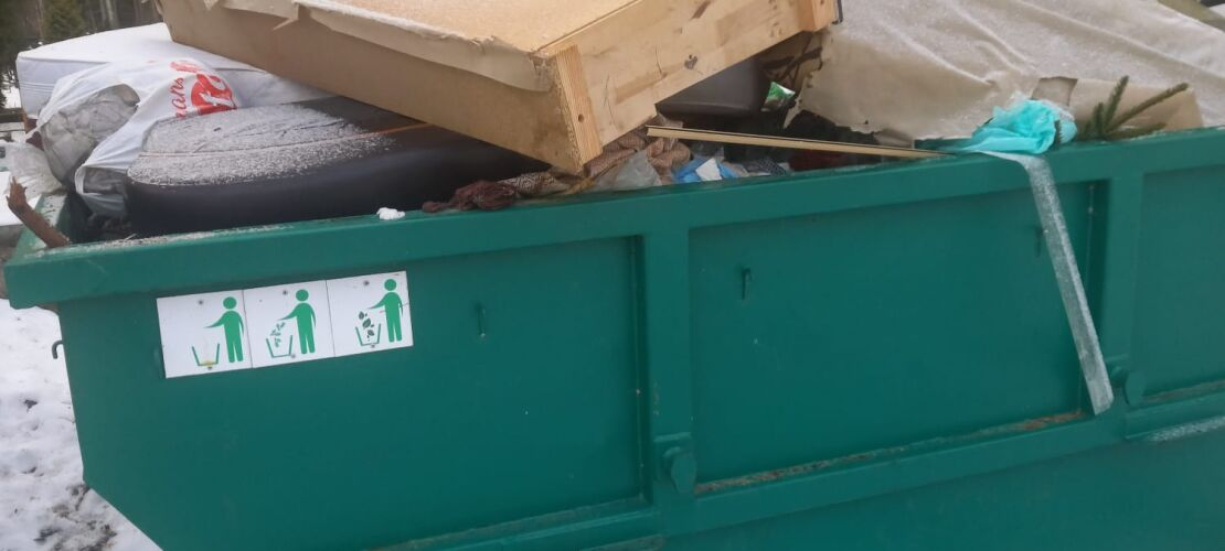 SIA “Jēkabpils pakalpojumi”: Jēkabpilieši iecienījuši kapu konteinerus nestandarta sadzīves atkritumu nelegālai izmešanai 