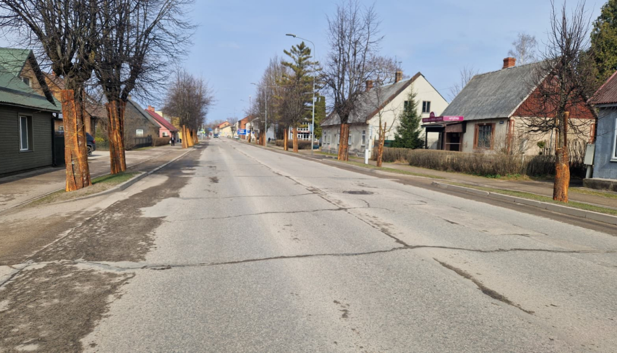 Līvānos atsāks Rīgas ielas seguma atjaunošanu; lielo koku zāģēšana nav paredzēta