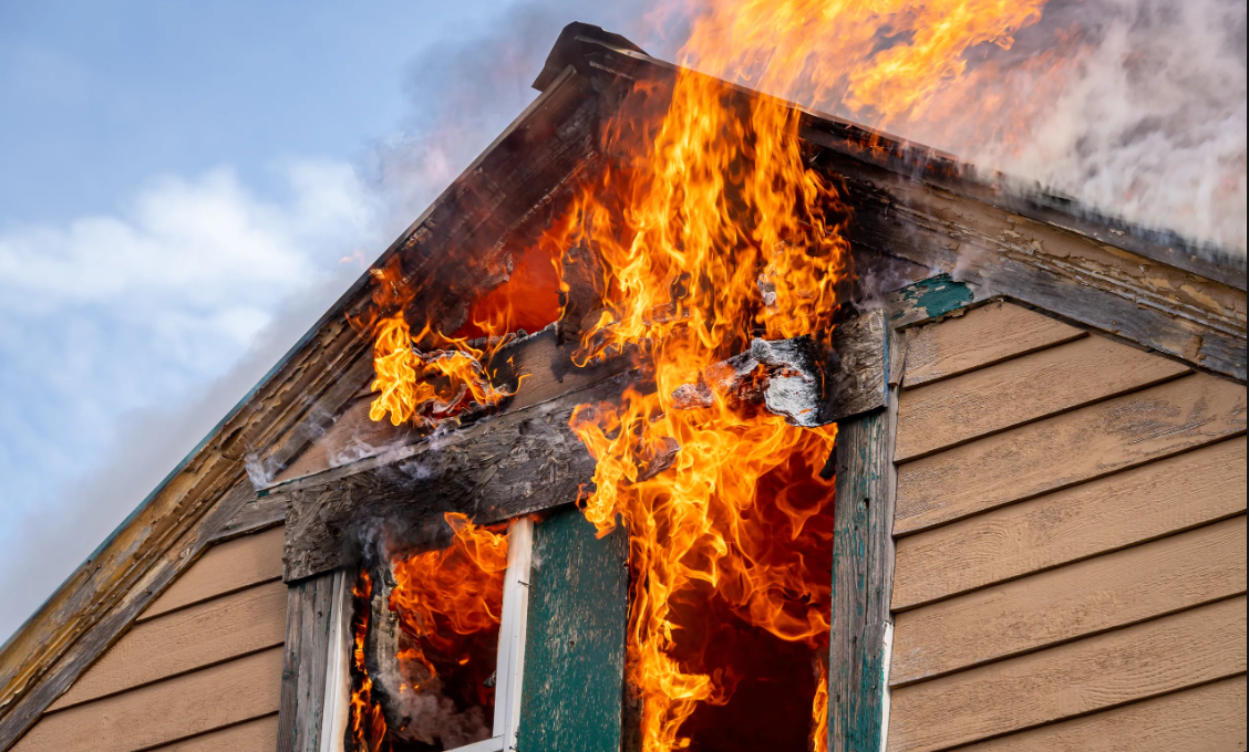 Jēkabpilī un novadā brīvdienās dzēsti deviņi ugunsgrēki
