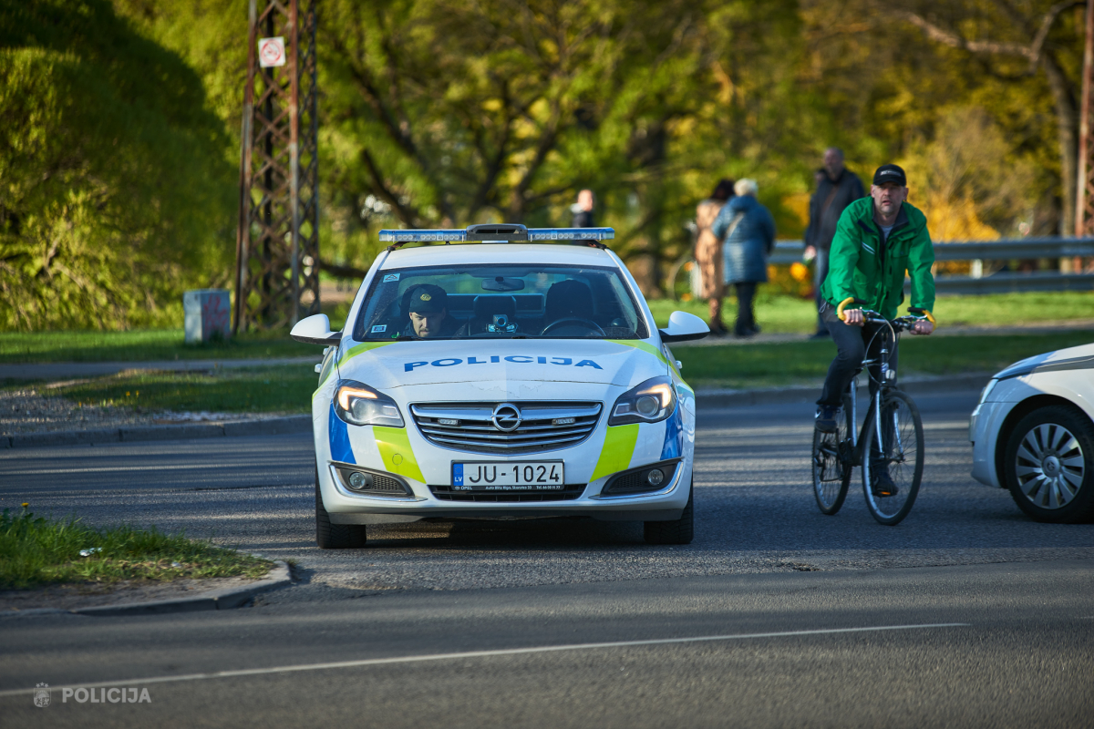 Sākti administratīvā pārkāpuma procesi pret BMW vadītāju Aknīstē un velosipēdistu Jēkabpilī