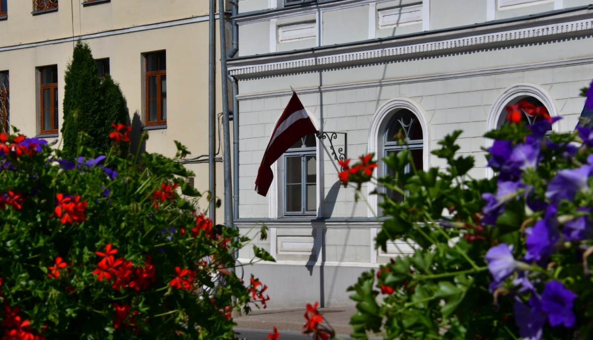 Jēkabpils pilsētas svētku laikā aicina pacelt Latvijas valsts karogu
