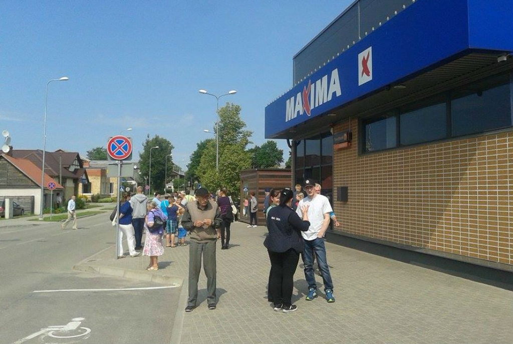 Aculiecinieka FOTO un VIDEO: Veikalā Maxima Preiļos nostrādā trauksmes sirēna