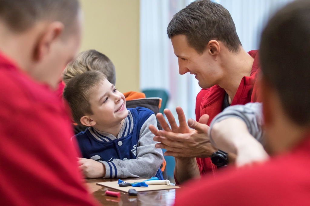 BK “Jēkabpils” jau sesto gadu tiekas ar “Saulstaru” bērniem (FOTO)