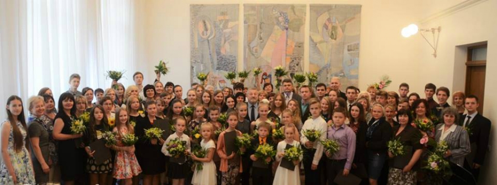 Jēkabpils dome apbalvo skolēnus un pedagogus par izciliem sasniegumiem (FOTO)
