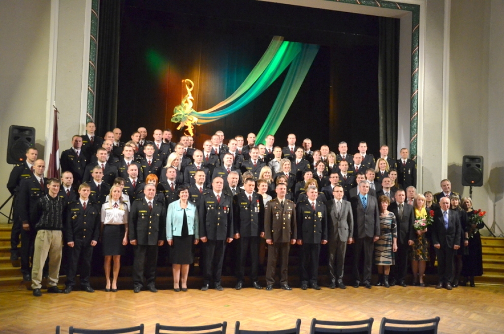 Jēkabpils policijas darbinieki svin 96. gadadienu (FOTO)