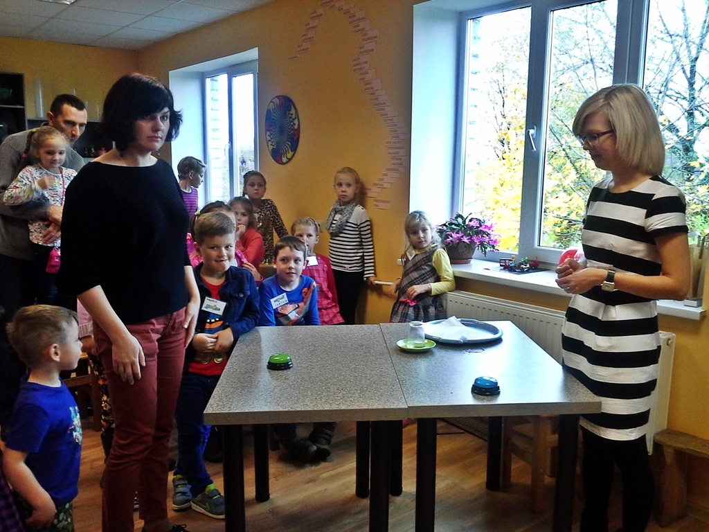 Smaidi, joki un eksperimenti, atklājot telpas bērniem (FOTO)