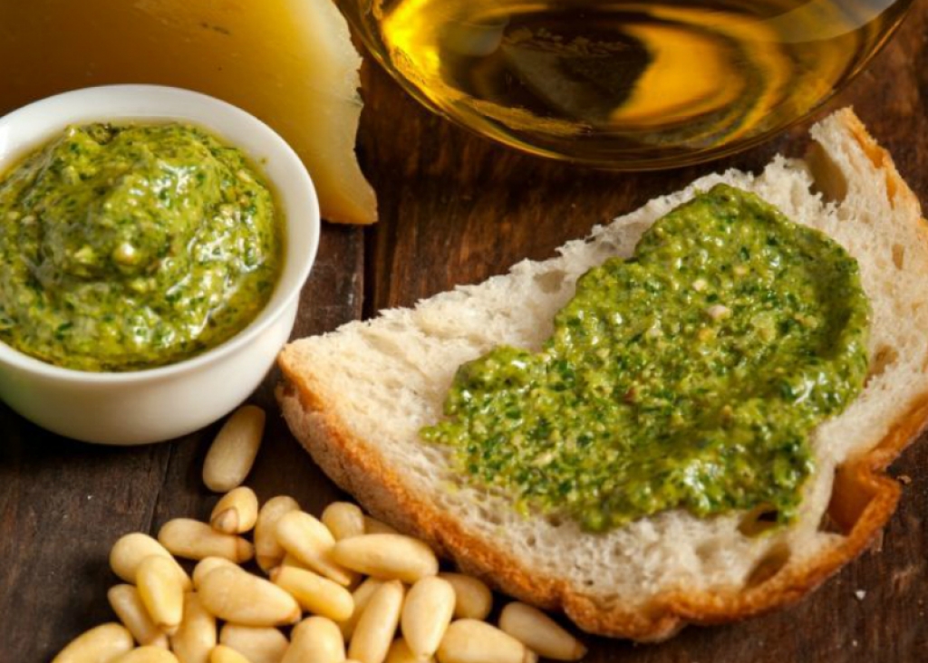 Vitamīniem bagātais - lakšu pesto