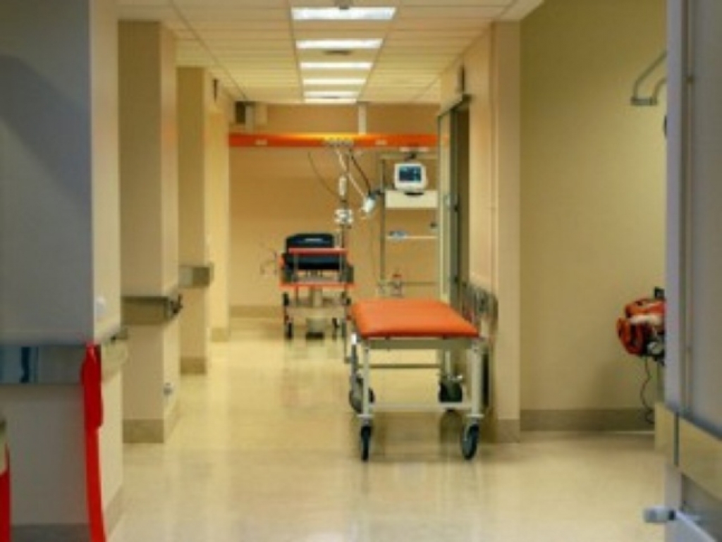 Jēkabpils slimnīcas ārsti sodīs par pacientes siešanu pie gultas