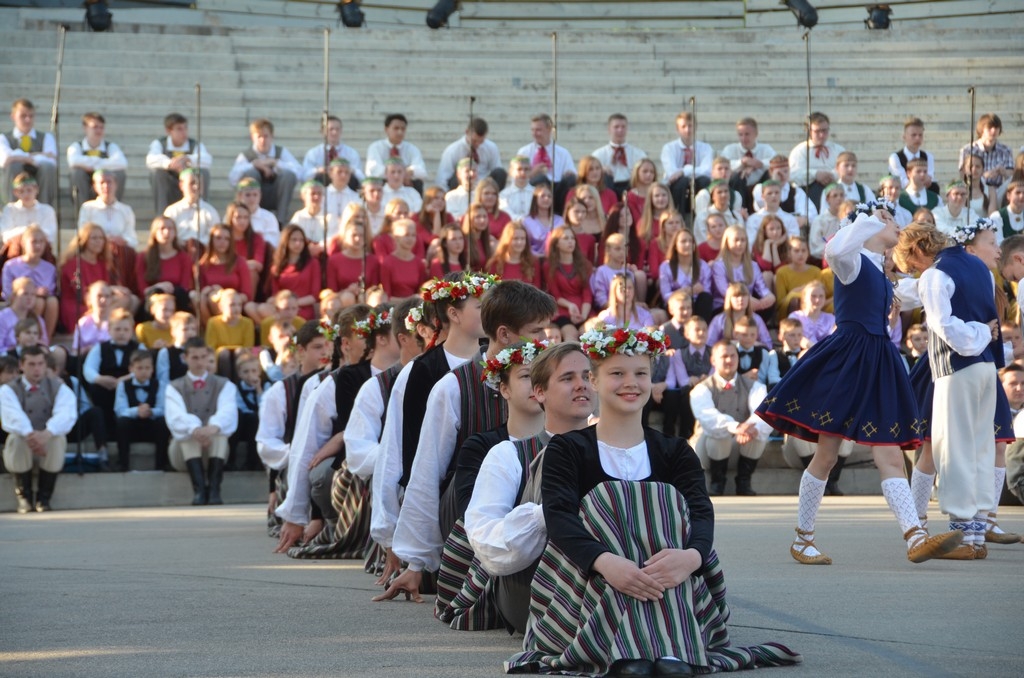 Dižkoncerts “Sanākam, sadziedam, sasadancojam”