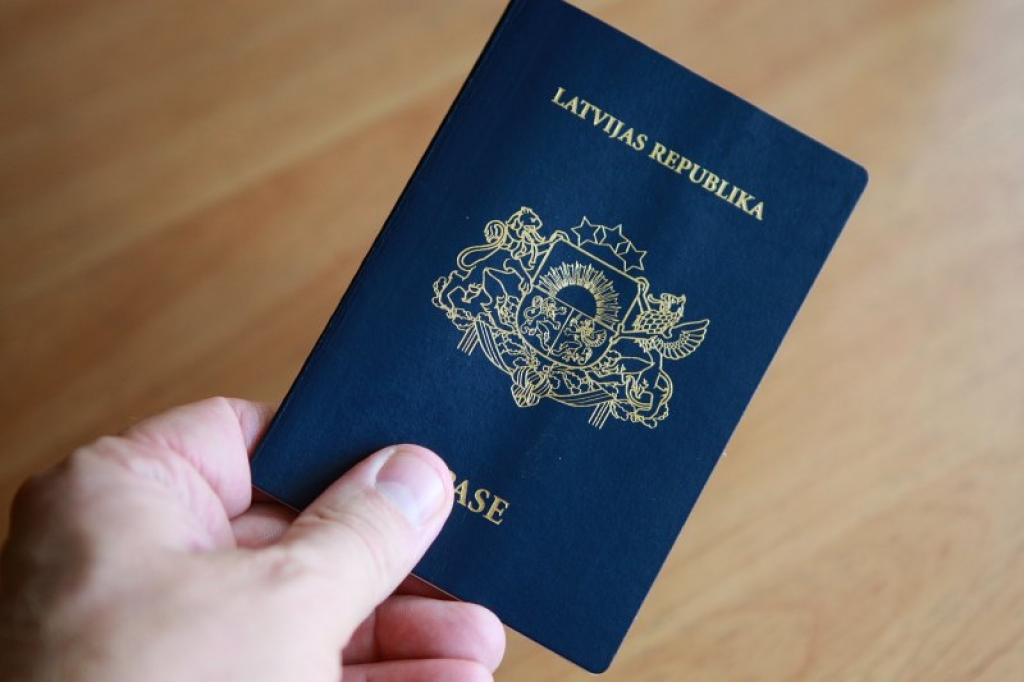 Паспорта, выданные на 50 лет, не будут действительны для поездок за границу