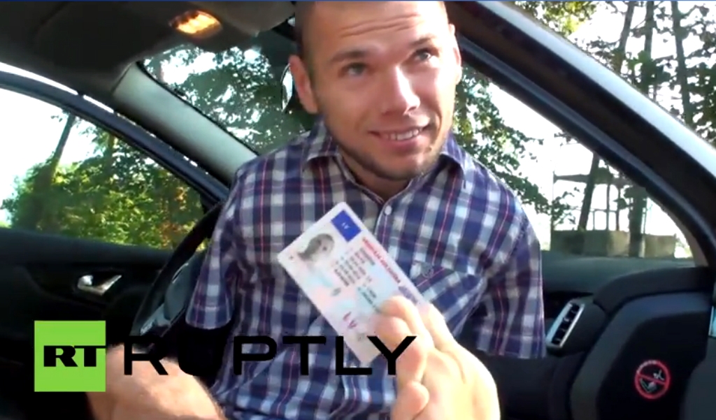 Puisis bez rokām iegūst autovadītāja tiesības Latvijā (VIDEO) (PRECIZĒTS)