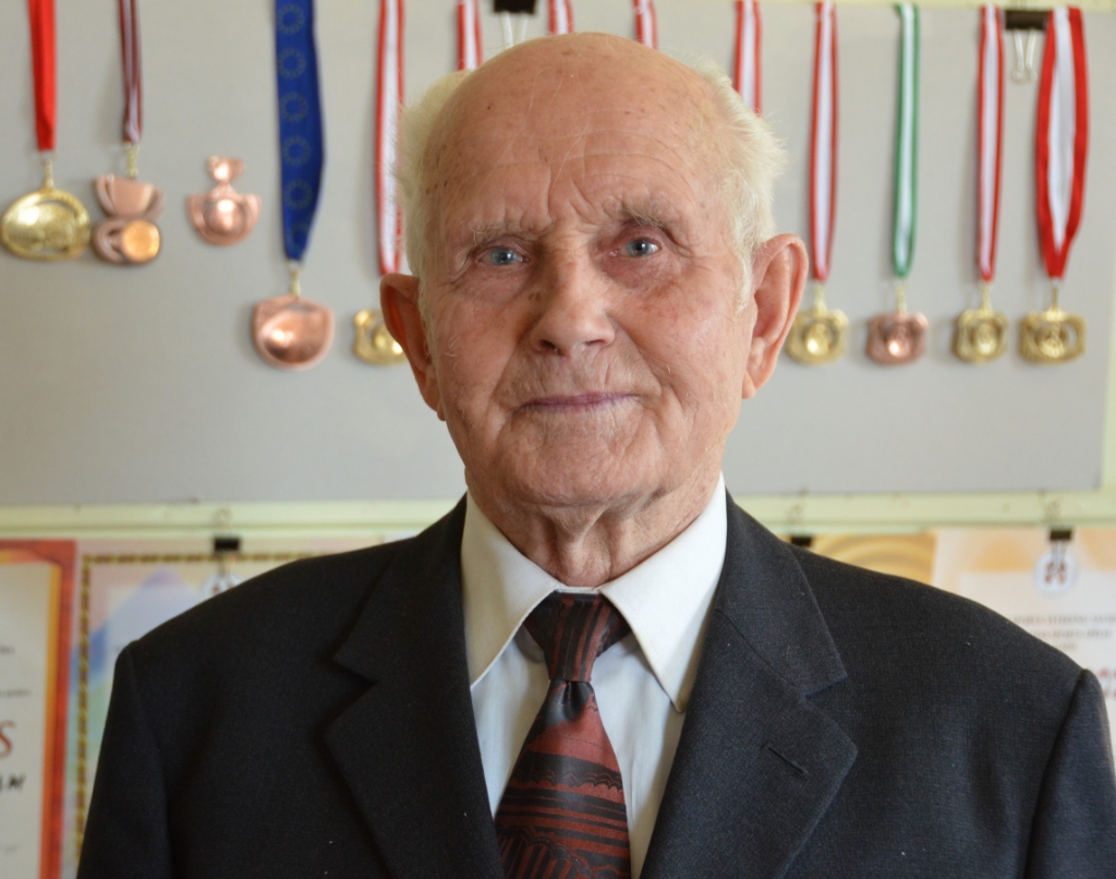 In memoriam: Mūžībā aizgājis skolotājs Francis Sjomkāns