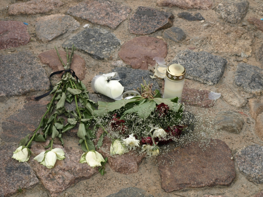 Zināmi Jēkabpils pilsētas svētku laikā nogalinātā jaunā vīrieša nāves iemesli (FOTO)