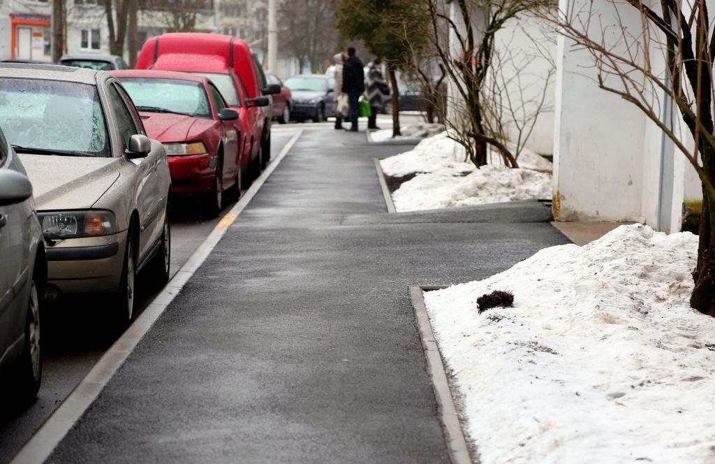 SIA “Jēkabpils pakalpojumi” aktīvi attīra ielas un ietves no sniega