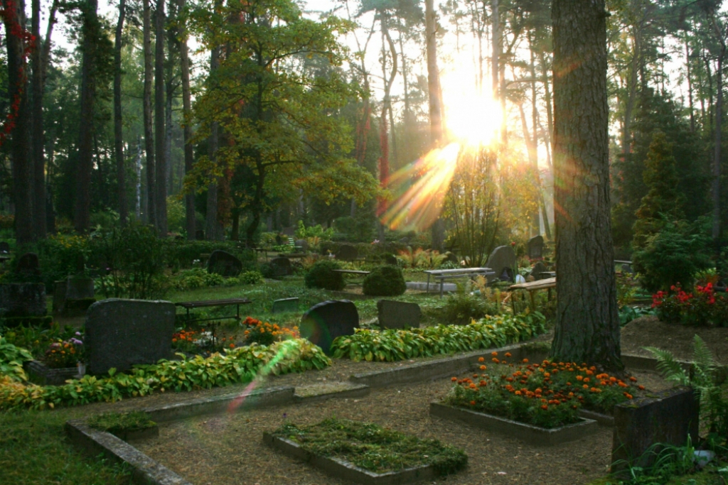 Apstiprina Jēkabpils pilsētas pašvaldības kapsētās sniegto pakalpojumu maksu